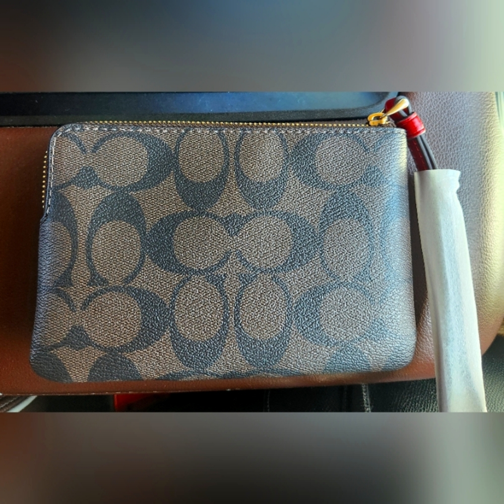 NWT Coach Signature Pattern Wristlet w/Zipper - Picture 3 of 3